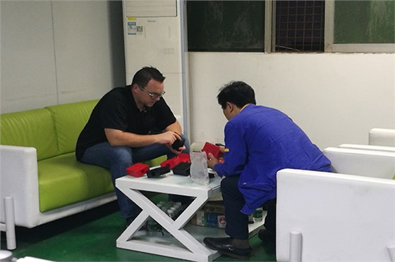 塑膠模具制造廠——用心定制每一款藍牙耳機模具 塑膠模具制造廠——用心定制每一款藍牙耳機模具