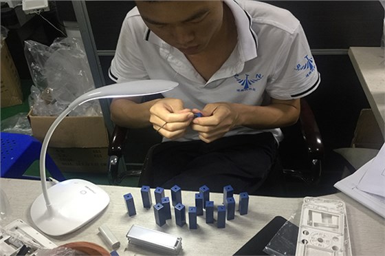 藍(lán)牙耳機(jī)模具廠——博騰納更愿傾心為您服務(wù) 藍(lán)牙耳機(jī)模具廠——博騰納更愿傾心為您服務(wù)