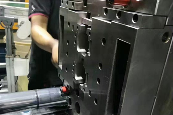 深圳藍牙耳機模具廠哪家行？博騰納13年專業(yè)對口您不了解一下？