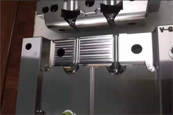 深圳藍牙耳機注塑加工廠：博騰納設立12道QC質檢工序，品質有保障