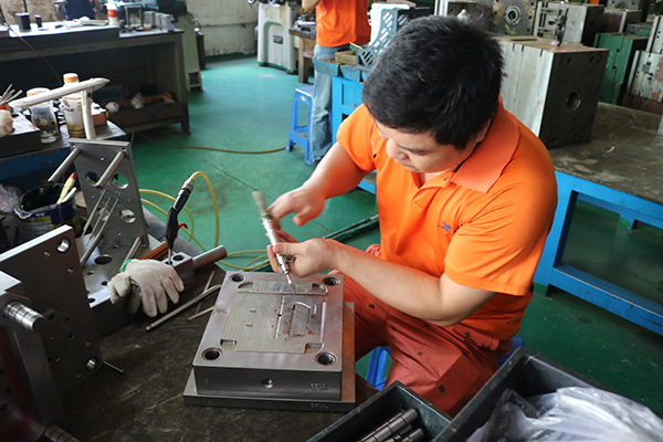 藍牙耳機模具廠針對「螺母柱變形」有沒有應(yīng)對方案？