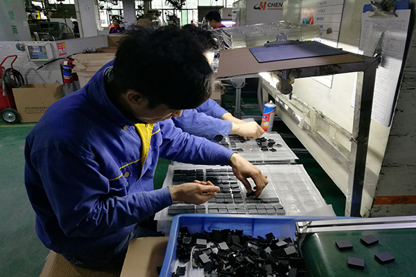 選擇藍牙耳機模具廠&mdash;&mdash;開模前您需要了解這個！