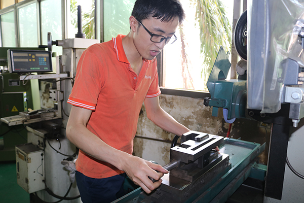 塑膠模具知識&mdash;&mdash;博騰納教你如何降低生產(chǎn)無效工時！