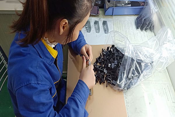 塑膠模具制造廠&mdash;&mdash;技術在線就要軟硬&ldquo;通吃&rdquo;