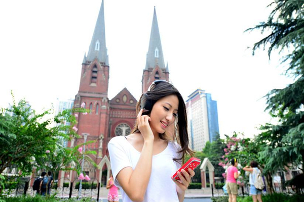 塑膠模具廠博騰納&mdash;&mdash;13年專業(yè)的藍牙耳機開模廠商