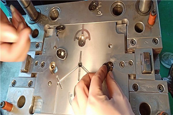 有實(shí)力的塑膠模具廠&mdash;&mdash;博騰納更是您定制高端模具首選廠家