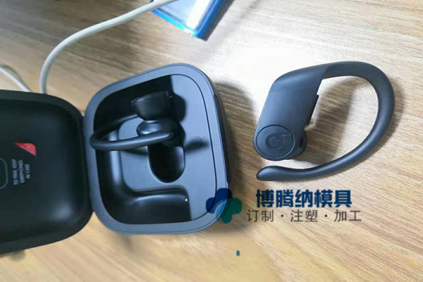 深圳藍(lán)牙耳機模具廠哪家行？來博騰納給你看看什么叫專業(yè)